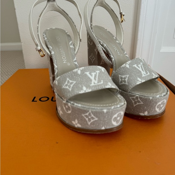 Louis Vuitton Logo Platform Sandals - taupe - Picture 5 of 8